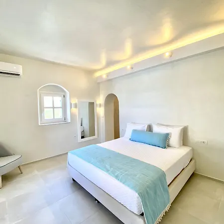 Sienna Eco * Fira (Santorini)
