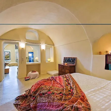 Real Santorini, Cave House Far From The Crowds Fira (Santorini)