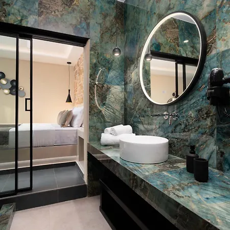 Illusion Hotel *