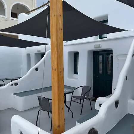 Manias Residences Aparthotel Fira (Santorini)