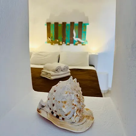 Manias Residences Fira (Santorini)