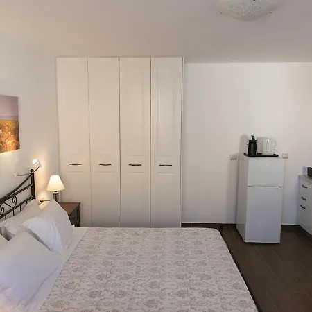 Serenity Suites & * Fira (Santorini)