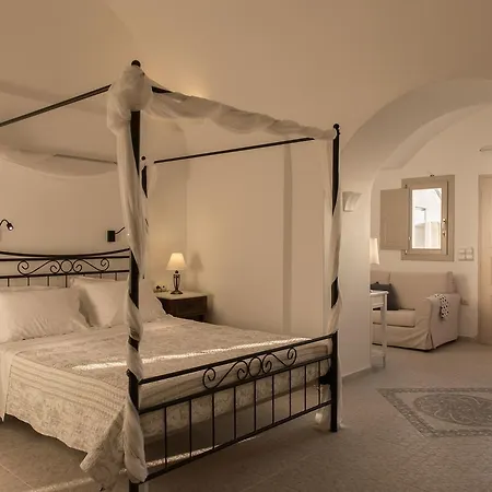 Villa Serenity Suites & *