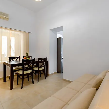Apartamento Iriana Suites *