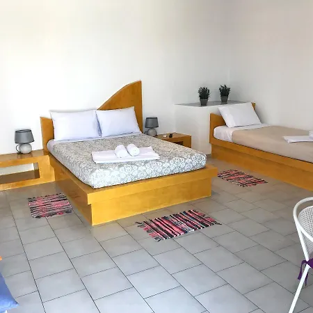 Aquarius Guest house Fira (Santorini)