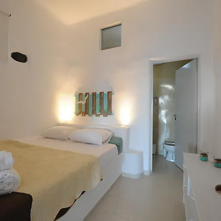 Manias Residences Aparthotel 3*