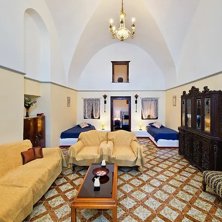 Iriana Suites Apartamento *