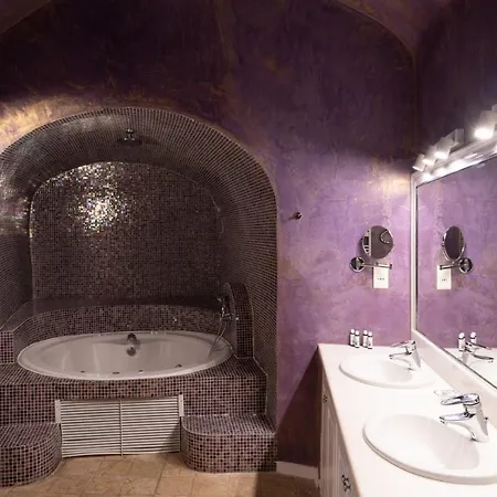 Asha Luxury Fira (Santorini)