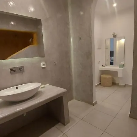 Ambience 4*