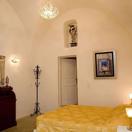 Adamis Majesty 3* Fira (Santorini)