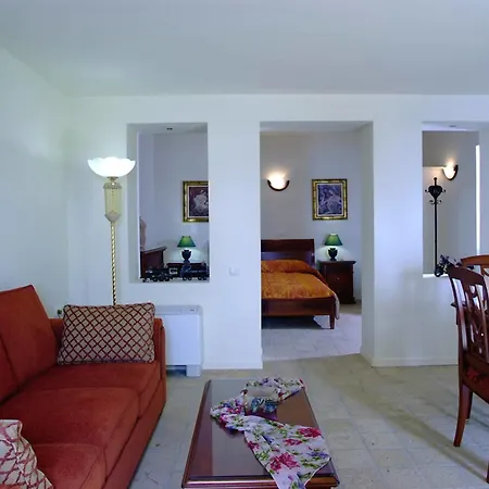 Adamis Majesty 3* Fira (Santorini)