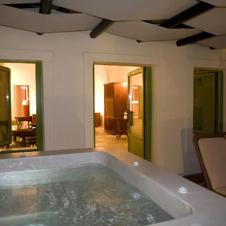 Adamis Majesty Hotel