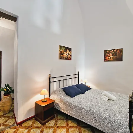 Iriana Suites Apartment