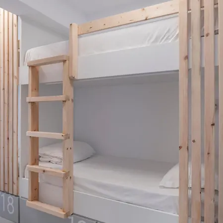 Albergue Bedspot Fira (Santorini)